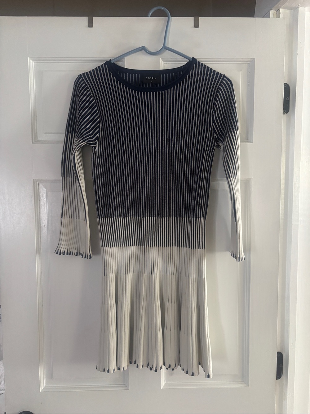 Storia Black and White Ribbed Knit Fit-and-Flare Dress